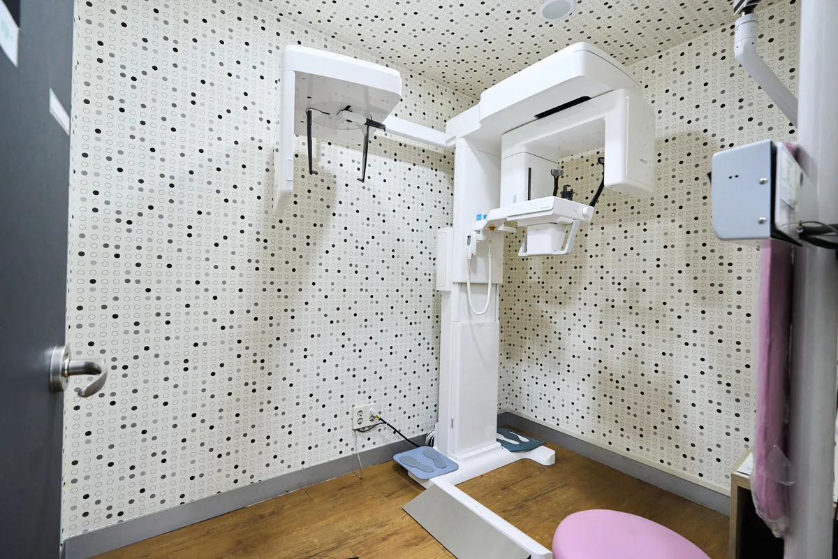 바른턱얼굴치과 내부 — 방사선 촬영실(X-ray)